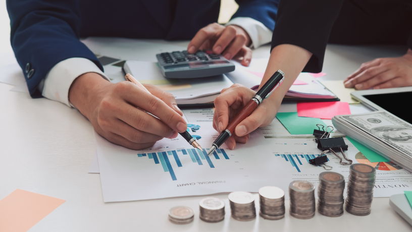 O efeito da taxação de juros no valuation das companhias analisado por Carlos Eduardo Rosalba Padilha.