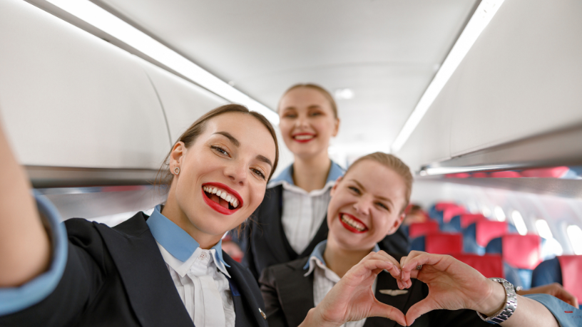 Regras estranhas que comissários de bordo são obrigados a seguir e o que isso revela sobre a aviação